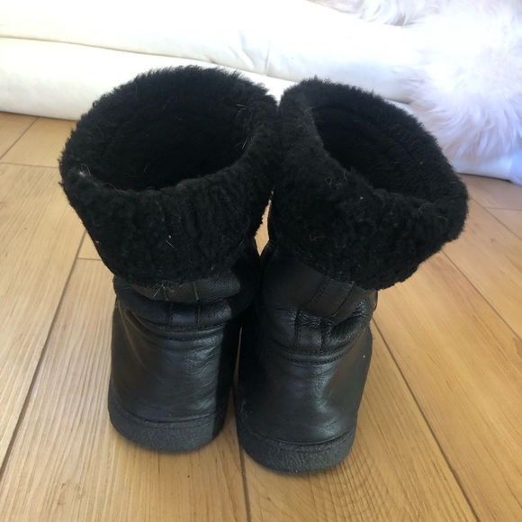 Chanel shearling boots 39.5 US 8.5 - Picture 6 of 10